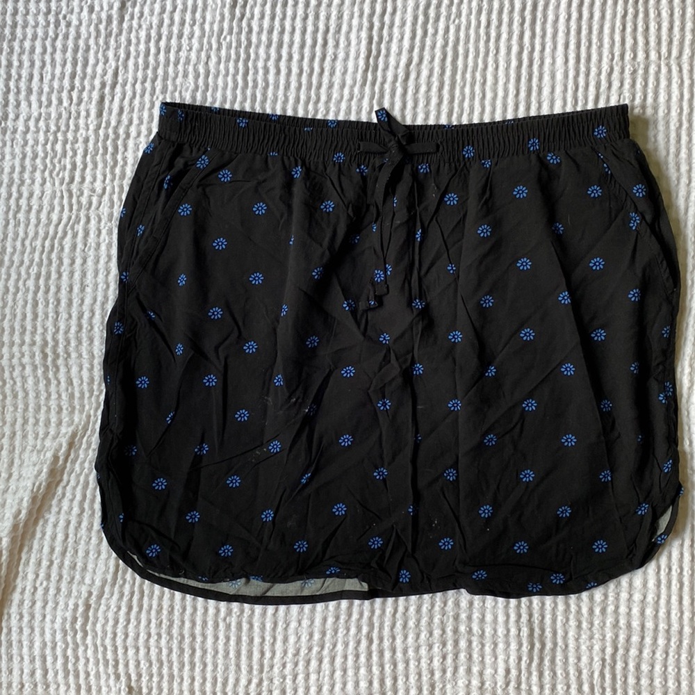 Navy skirt with pockets